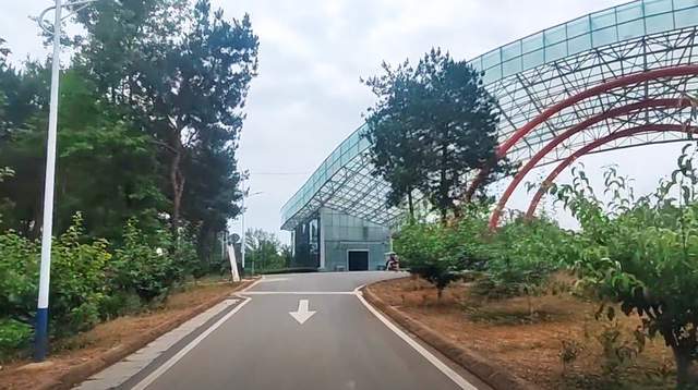 武汉江夏梁子湖畔有座农业园：2000亩种植基地布局火狐电竞像旅游景点(图2)