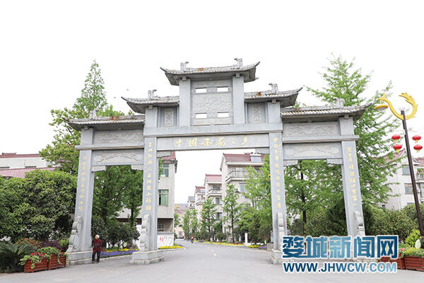 党火狐电竞建引领下的“茶花经济”跑出乡村振兴“加速度”(图2)