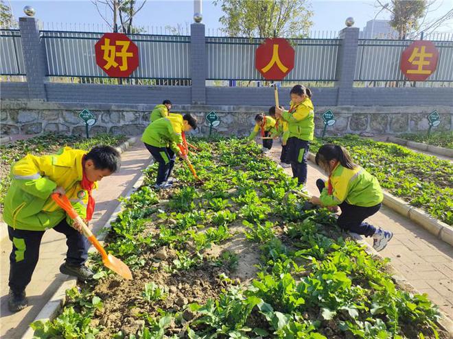 火狐电竞安徽青阳：特色“课后”托起农村娃“七彩梦”(图2)