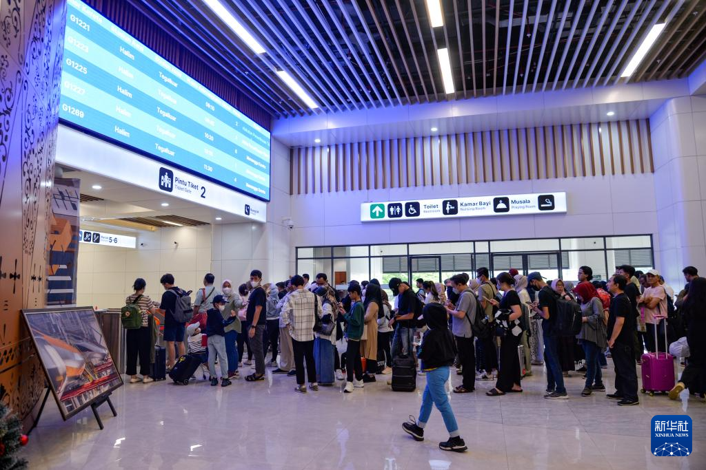火狐电竞雅万高铁累计发送旅客突破100万人次(图2)