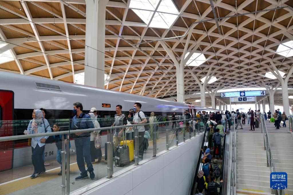 火狐电竞雅万高铁累计发送旅客突破100万人次(图6)