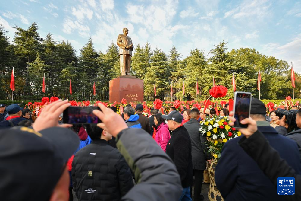 湖南韶山：各火狐电竞界人士纪念同志诞辰130周年(图3)