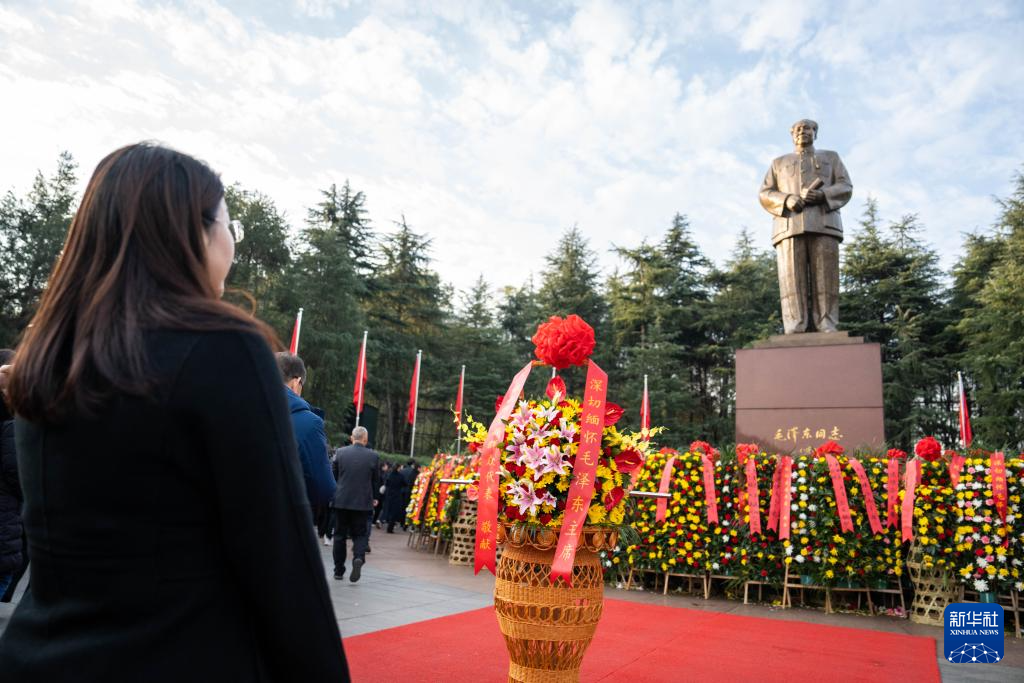 湖南韶山：各火狐电竞界人士纪念同志诞辰130周年(图1)