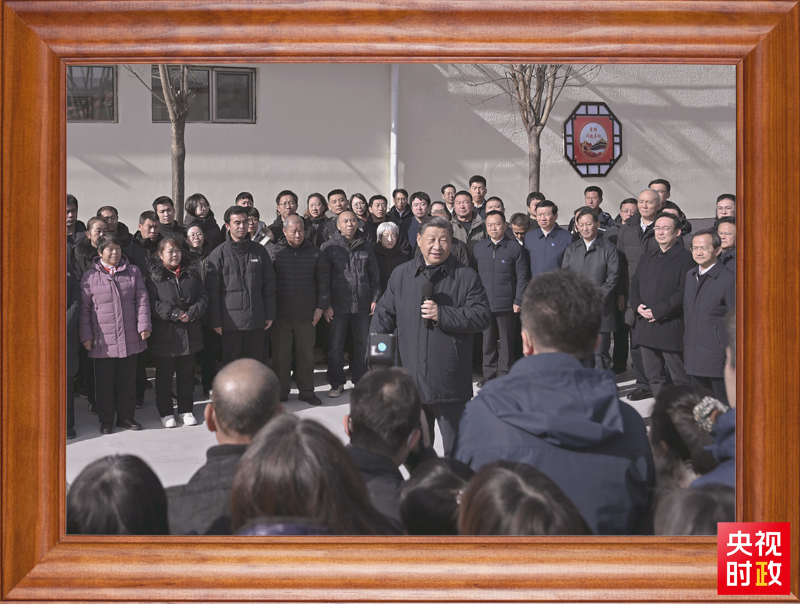 习书架上的照片“上新”记录哪些动人瞬间？火狐电竞(图3)