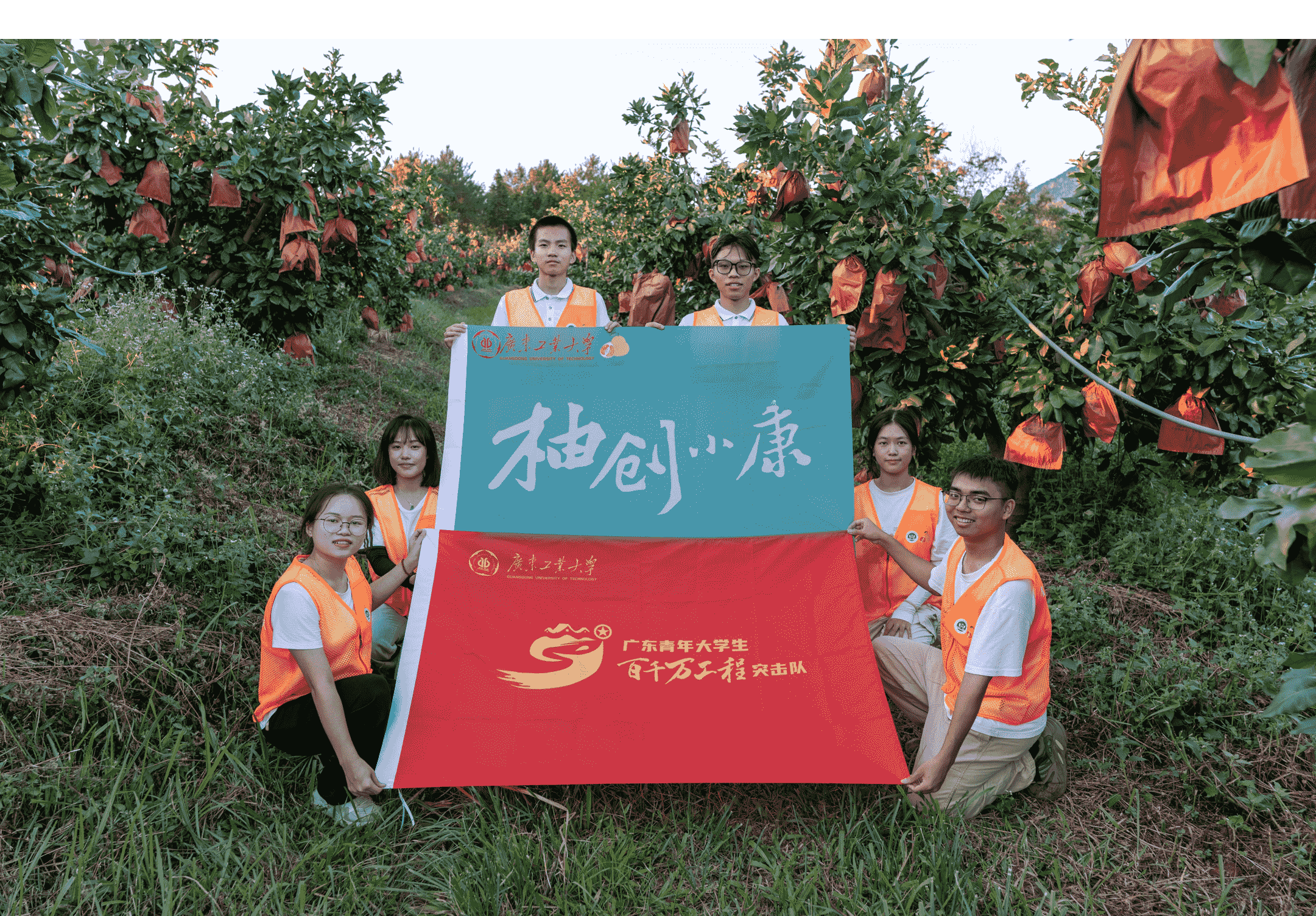 火狐电竞变废为宝这些年轻人盯上果园废果！(图1)