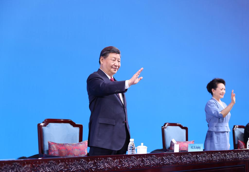 火狐电竞2023年新华社年度照片•领航(图13)