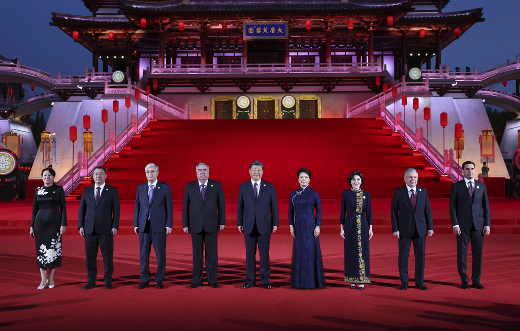 火狐电竞2023年新华社年度照片•领航(图10)