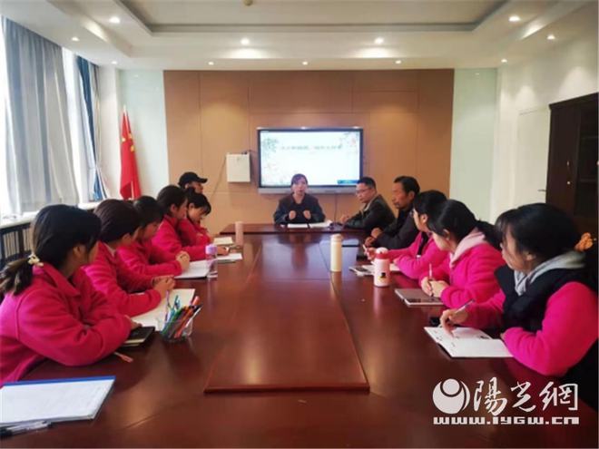 火狐电竞灞桥区狄寨二幼：小小种植园绿色大世界(图1)